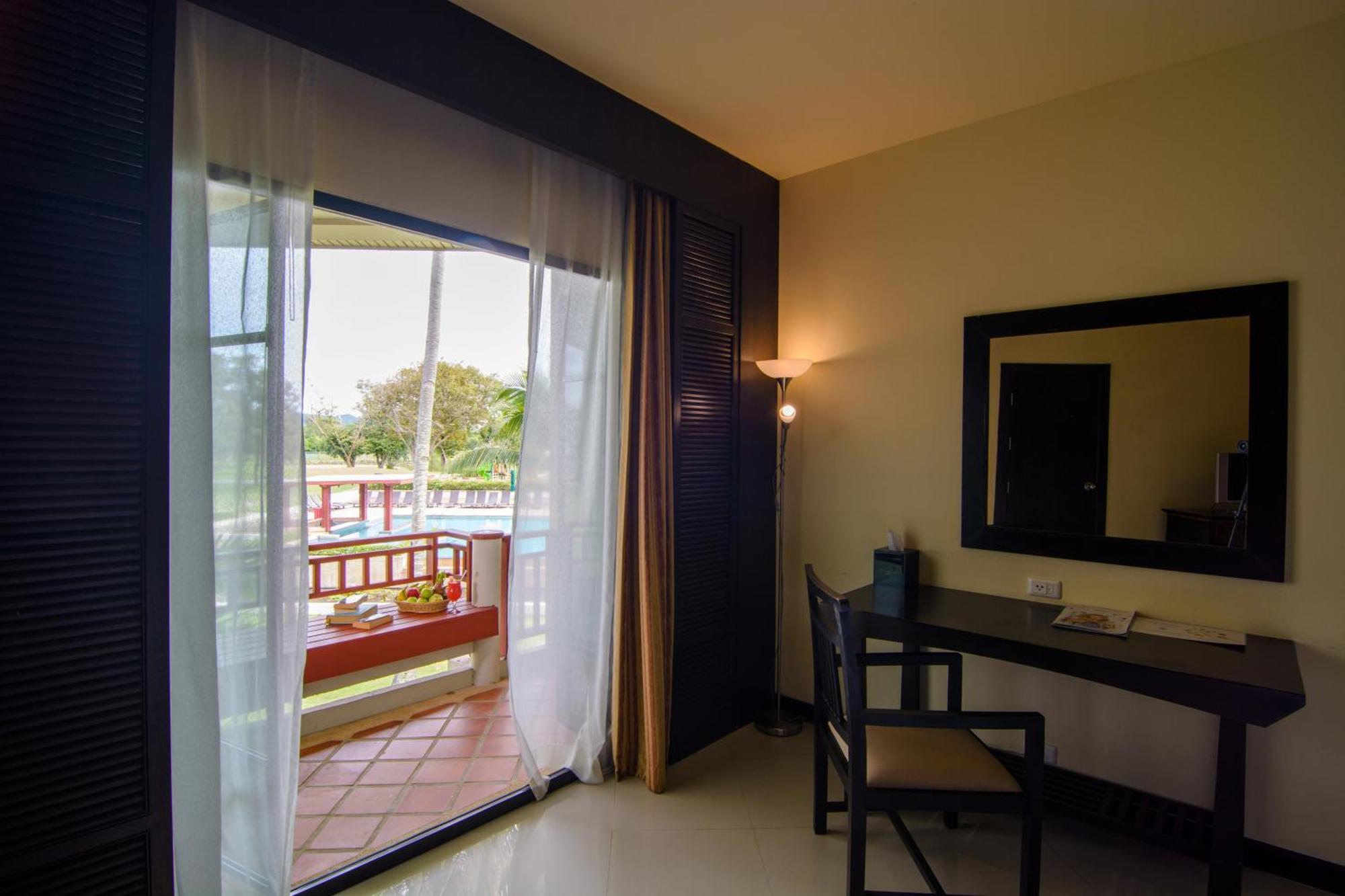 The Nouveau Chumphon Beach Resort And Golf Zewnętrze zdjęcie